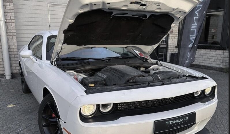 
								Dodge challenger R/T Scat-pack V8 full									