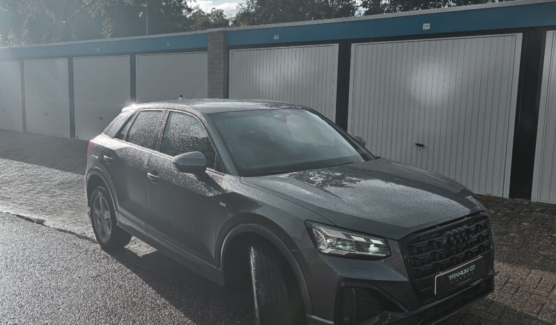 
								AUDI Q2 Black Edition 35 TFSI s-tronic full									